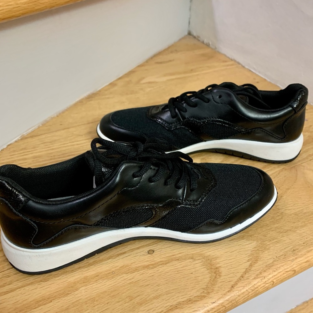Women’s Sporty Sneakers